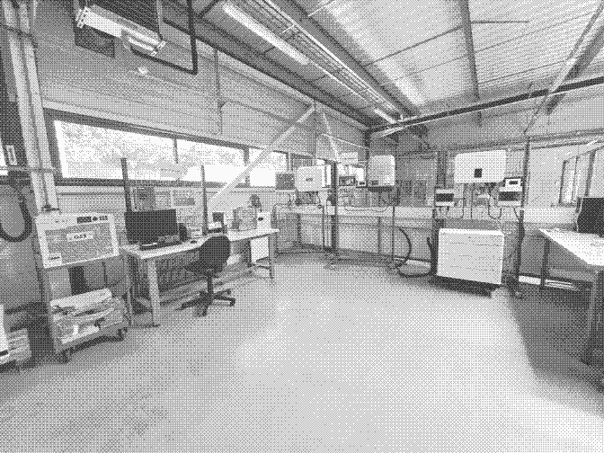 Microgrid simulant les différents éléments du smart grid entre stockage, production et simulation de charge. Photo prise au laboratoire PRIME à Tarbes