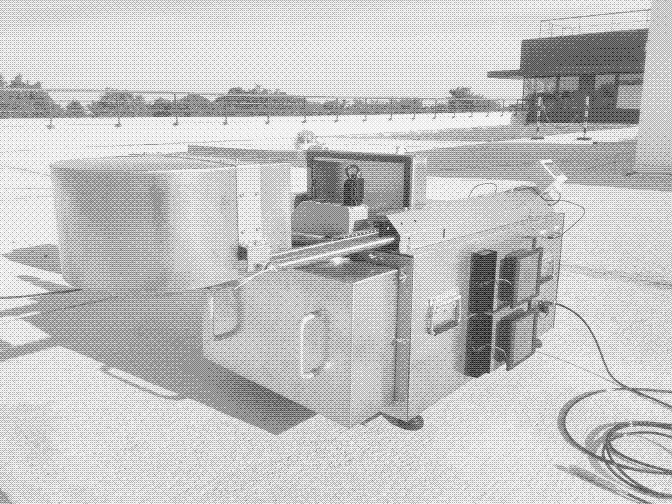 Première version de l'abri automatisé installé en juillet 2020 sur le toit du LSCE. Photo prise au LSCE