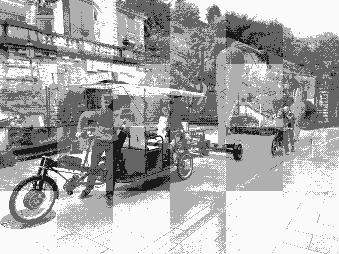Vélobus en circulation. Photo prise à Pau